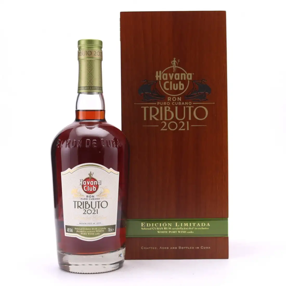 Image of the front of the bottle of the rum Tributo