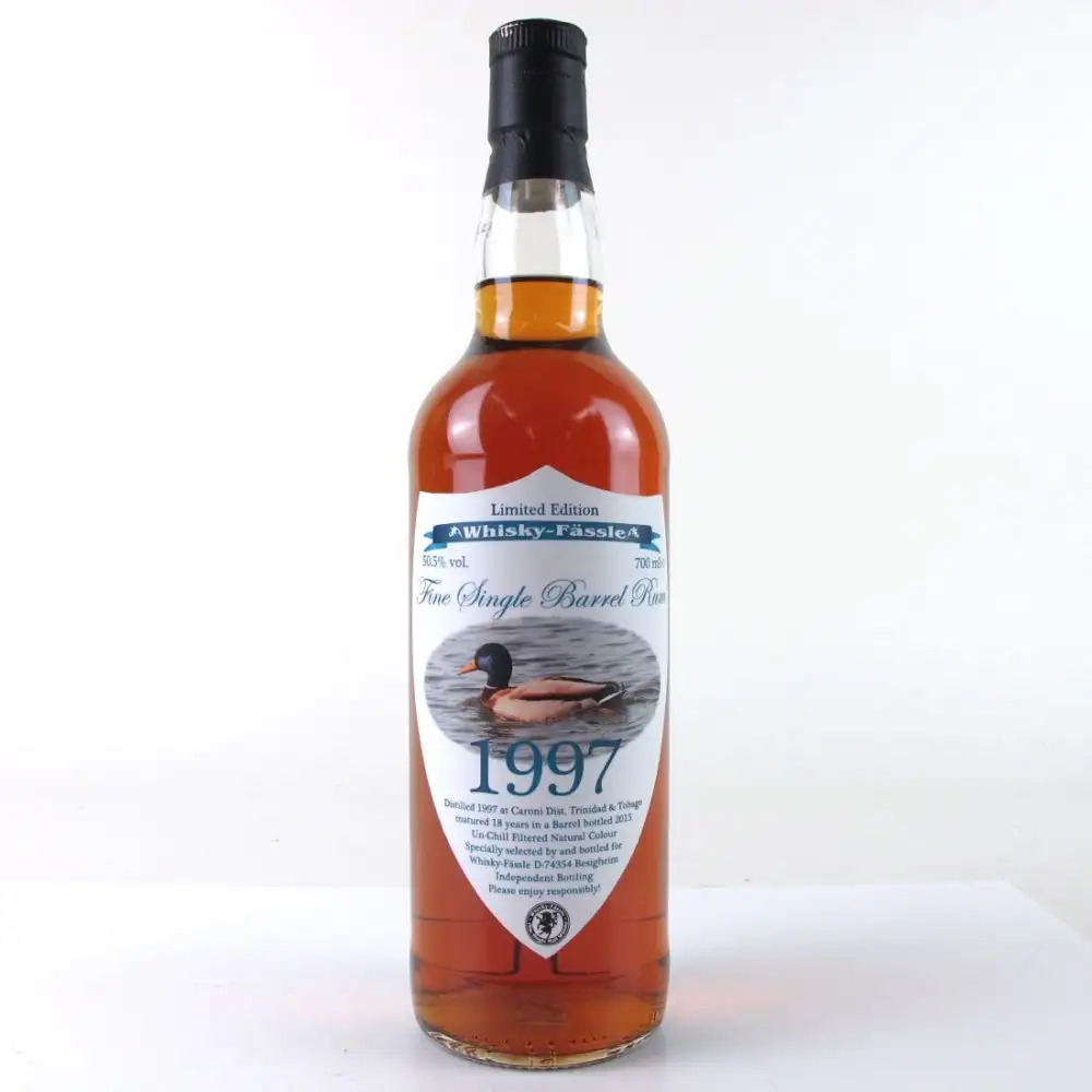 Image of the front of the bottle of the rum Fine Single Barrel Rum HTR